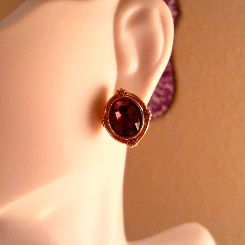 Avon Vintage Stud Earrings 25$